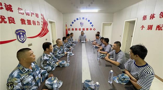 龍港市海上蛟龍救振隊(duì)組織骨干召開(kāi)防范臺(tái)風(fēng)“煙花”來(lái)襲部署會(huì)