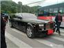 下午蒼南街頭天價(jià)車禍，豪車勞斯萊斯被撞，氣囊彈出